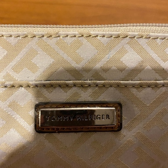 Tommy Hilfiger Wristlet (GA) - Picture 7 of 8